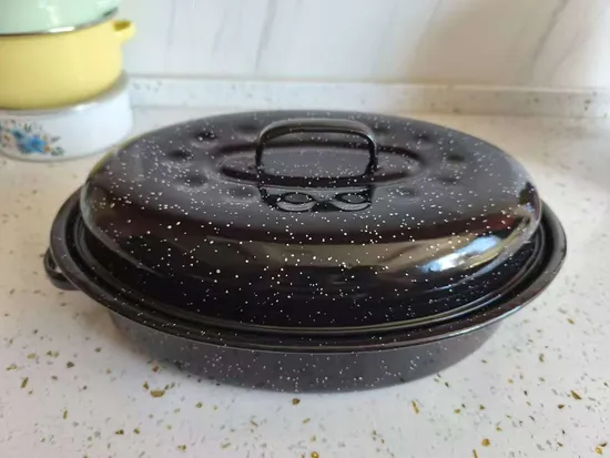 Premium Enamel Oval Roasters with Durable Stainless Steel Rack 